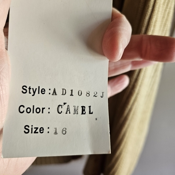 Vintage Lennie LNY tan turrtle neck sweater. - Picture 4 of 6